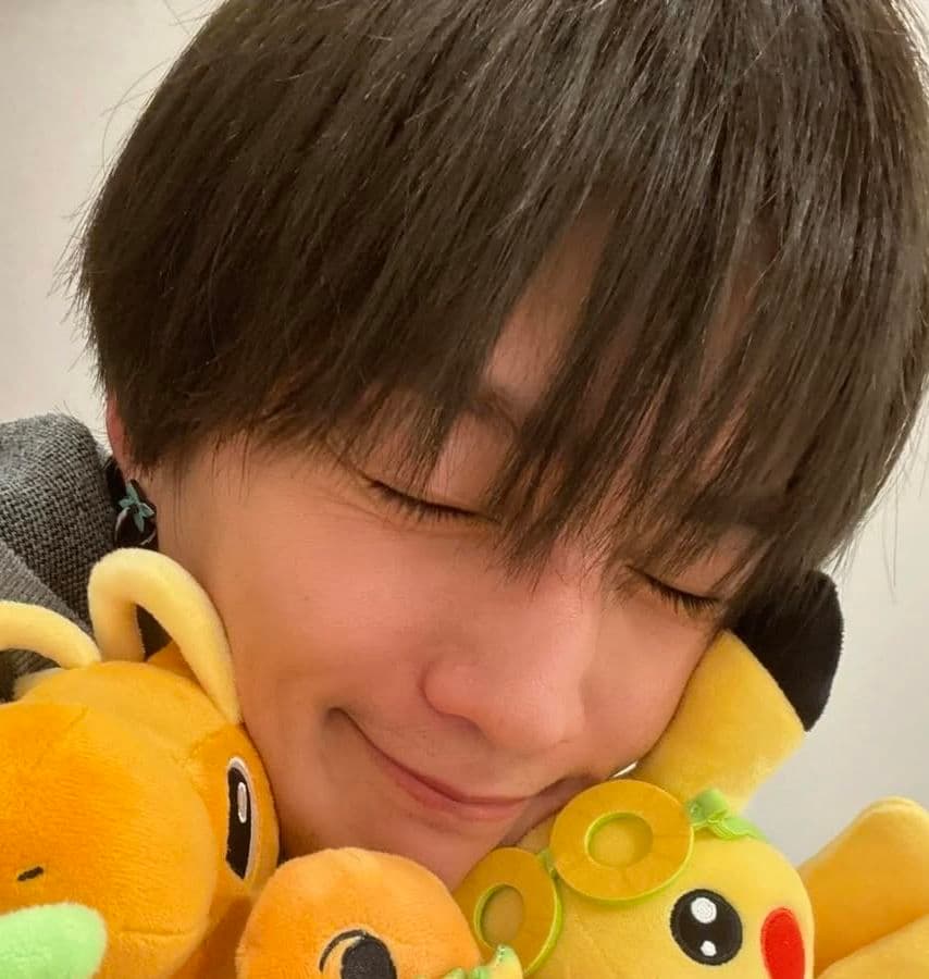 A*a様 八木勇征 着用 ルイヴィトン M00320 ブックルモノグラムビーズ