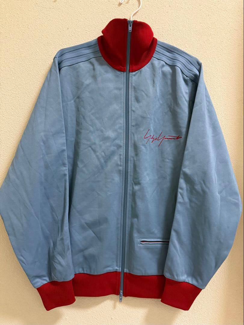 か*ぷ様 Yohji Yamamoto adidas トラックジャケット ヨウジヤマモト×アディダス「YY エクスクルーシブ」第1弾、ロゴ刺繍の