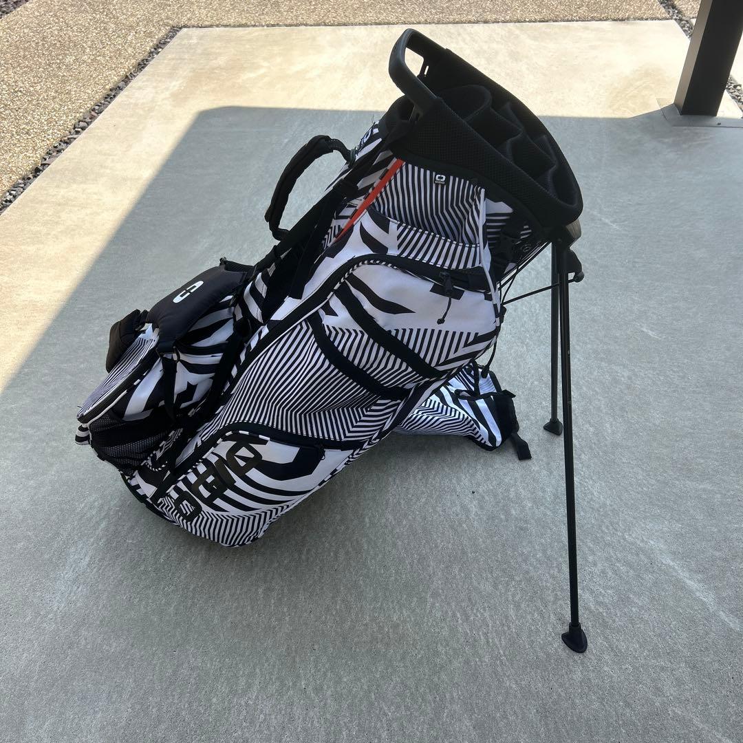 【激安特価】オジオ　ogio スタンド式キャディバッグ　超軽量ゼブラ柄 OGIO（オジオ） OGIO FUSE STAND 23 スタンド キャディバッグ 9.5型 47